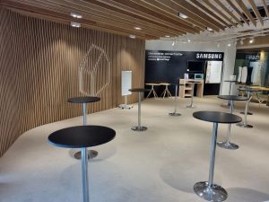 Bloom Bar Table (Black)