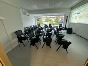 220925-Compact tablet chair